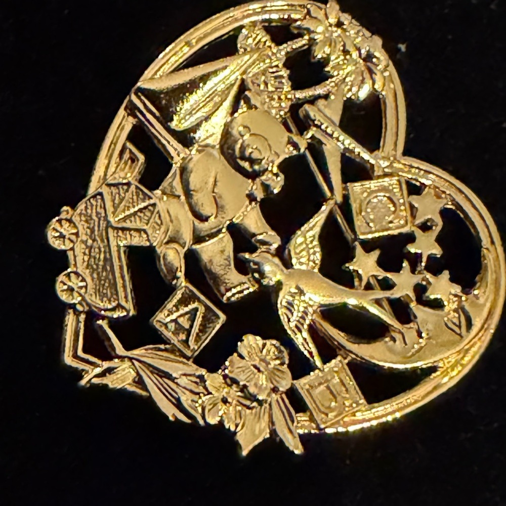 Gold Heart-Shaped Teddy Bear Pin - Picture 3 of 8